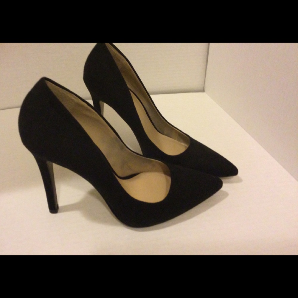 Suede pumps